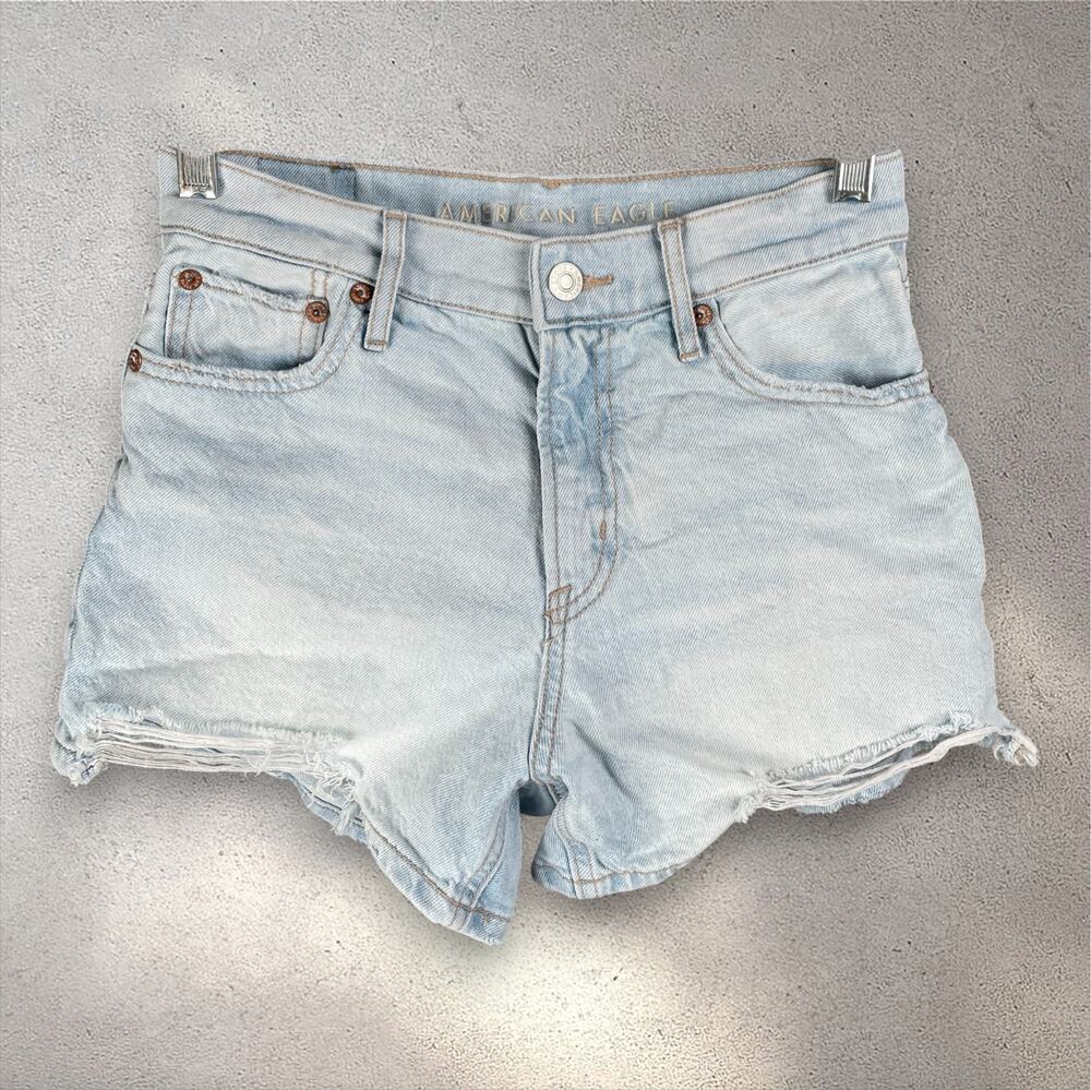 American Eagle Relaxed Denim Shorts Women’s XS Light Wash Strigid Distressed Y2K